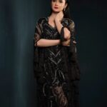 Jannatul Ferdous Oishee Instagram - "Glamour looks eloquent but seldom talks"- Mason Cooley Wearing @meherofficials Makeover by @samina_sara.official at @elegant_makeover