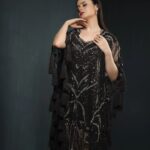 Jannatul Ferdous Oishee Instagram - "Glamour looks eloquent but seldom talks"- Mason Cooley Wearing @meherofficials Makeover by @samina_sara.official at @elegant_makeover