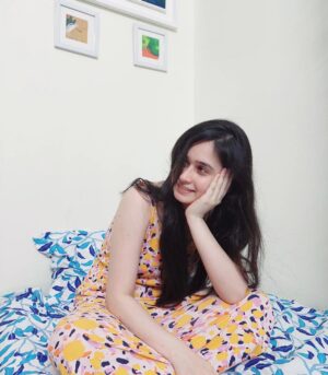 Jannatul Ferdous Oishee Instagram - "তুমি চাইয়া দেখো আমার কাছে কি দেই তোমায়
ফুল চাইলে ঘুম পাড়াবো ফুলের বিছানায়"