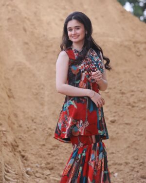 Jannatul Ferdous Oishee Instagram - Once you're on the stage where your courage for which you struggled so much, builds the passion in you, you've probably won more battles than what the world has seen.

Wearing @meherofficials