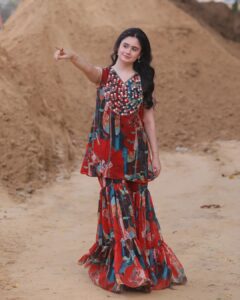 Jannatul Ferdous Oishee Instagram - Once you're on the stage where your courage for which you struggled so much, builds the passion in you, you've probably won more battles than what the world has seen. Wearing @meherofficials