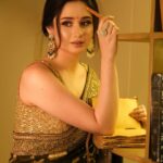 Jannatul Ferdous Oishee Instagram - Those memories, I want to write down. Half of me throws cries, for half of me wants to own. Wearing @meherofficials Makeover by @elegant_makeover