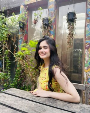 Jannatul Ferdous Oishee Instagram - When the world is so dark for you, the sky falls right on you, know it will lift back up....taking you.

PC: @fardin_bayezid_production