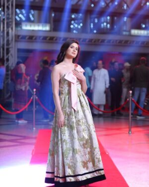 Jannatul Ferdous Oishee Instagram - "No matter where you are, lighters up"

Wearing @meherofficials 

Makeover @elegant_makeover