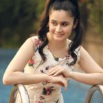 Jannatul Ferdous Oishee Instagram - "আমি তো বেশ ছিলাম চুপিসারে ছোট্ট মেয়ে সেজে একটা কোণে সবুজ বনে নীলচে আলো জ্বেলে স্বপ্ন ভেজা মাটিতে পা ফেলে"