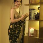 Jannatul Ferdous Oishee Instagram - Those memories, I want to write down. Half of me throws cries, for half of me wants to own. Wearing @meherofficials Makeover @elegant_makeover