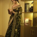 Jannatul Ferdous Oishee Instagram - Those memories, I want to write down. Half of me throws cries, for half of me wants to own. Wearing @meherofficials Makeover @elegant_makeover