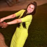 Jannatul Ferdous Oishee Instagram - কাঠগোলাপের সাদার মায়া মিশিয়ে দিয়ে ভাবি আবছা নীল তোমার লাগে ভালো