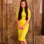 Jannatul Ferdous Oishee Instagram - কাঠগোলাপের সাদার মায়া মিশিয়ে দিয়ে ভাবি আবছা নীল তোমার লাগে ভালো