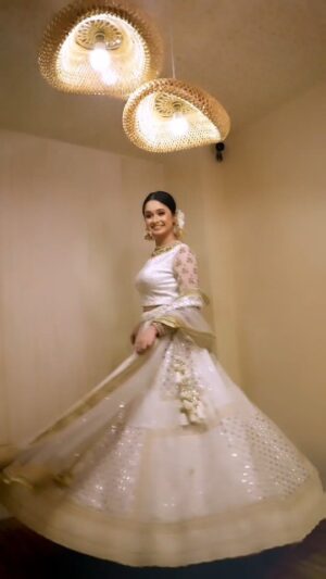 Jannatul Ferdous Oishee Instagram - Let the purity that lies in your heart reflect on your face.

Wardrobe @meherofficials 
Makeover @elegant_makeover