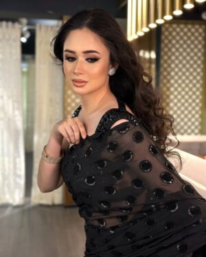 Jannatul Ferdous Oishee Instagram - Beyond own form 🖤

Wearing @meherofficials 
Makeover by @samina_sara.official at @elegant_makeover