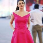 Jannatul Ferdous Oishee Instagram - Matshona Dhliwayo said "A rose does not answer its enemies with words, but with beauty.” But I'd like to suggest not to forget that it has thorns as well. Wardrobe @meherofficials Makeover @elegant_makeover