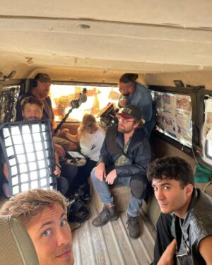 Jannik Schümann Instagram - When shooting in Rome … 🍝🍷🛵

Danke für eine Top-Quote von 5,34Mio Zuschauer:innen für DIE DIPLOMATIN -VERMISST IN ROM. 🫶🏼

Ciao, Nikolaus Tanz 🤍