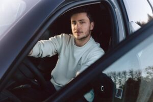 Jannik Schümann Instagram - Bevor für mich die Dreharbeiten starten und ich wieder für vier Monate im Baltikum sein werde, habe ich im März viele Ausflüge mit meinen Freund:innen geplant, um noch einmal Kraft zu tanken. Es ist eine mega coole Erfahrung dabei mit dem neuen DS 3 umweltfreundlich unterwegs zu sein, ohne auf etwas verzichten zu müssen. Ich liebe auch das detailverliebte Design und die hochwertigen Materialien des kleinen Parisers.

@ds.de #DS #paris #ad 

📷 @_hannesthun