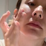 Jarinporn Joonkiat Instagram - เมคอัพบ่อยเกือบทุกวัน มาล้างเมคอัพแล้วให้ผิวนุ่มละมุนกับ Biore Cleansing Milk กัน คลีนซิ่งน้ำนม นวดนุ่มๆ แล้วล้าง เมคอัพเกลี้ยงแบบไม่ต้องใช้สำลี อ่อนโยน ไม่มีแอลกอฮอล์ 💖 ไปหามาใช้กันน้า 👶🏻