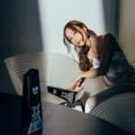 Jarinporn Joonkiat Instagram - ขอบคุณ HOWE นะคะ สำหรับรางวัล ‘Popular Actress Award’ สิ่งที่ทำให้เต้ยดีใจที่สุดคือรางวัลนี้เป็นรางวัลที่ได้จากการโหวตด้วย ขอบคุณแฟนๆทุกคนที่โหวตให้จากใจเลยค่ะ I would like to thank all my fans out there for the support. You are amazing ♥️ ขอบคุณพลังความใจดีของเจ้า #มาตาลดา ด้วยน้า เพราะเธอเลยเราถึงได้รางวัลนี้ 💘 ขอบคุณ @maker_family และช่อง 3 อีกครั้งนะคะ ที่ให้โอกาสเต้ยได้เป็นมาตาลดา 😁 และ ขอบคุณตัวเองด้วย เจ้าเต้ย เจ้าเก่งมาก ที่มุ่งมั่นตั้งใจทำงานมาตลอด ไม่ล้มเลิกความพยายาม ตบบ่าตัวเอง 3 ที 🙈😆 ขอบคุณกำลังใจ support จากทุกๆคนรอบข้างทั้งใกล้ๆและไกลๆด้วยนะคะ สิ่งนึงที่ได้เรียนรู้ก็คือ แต่ละคนมี timing เป็นของตัวเองนะ ความสำเร็จอาจจะยังมาไม่ถึงเราเร็วอย่างใจ แต่ถ้าเราไม่ล้มเลิกความตั้งใจ ทำตัวเองให้ดี พัฒนาตัวเองไปเรื่อยๆ ยังไงมันจะมีวันของมันที่มาถึงเราแน่ๆ เต้ยขอเป็นกำลังใจให้ทุกคนด้วยนะ Enjoy with your own speed นะคะ ยิ้มกว้างแบบมาตาให้ 1 ทีค่ะ 😁🫶🏻