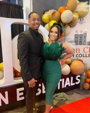 Jasmine Davis Instagram - Black Panther: Wakanda Forever Red Carpet Premiere 🐅🖤

This movie is a must see! I cried like 3 times because—grief. But, the overall theme that I got from the movie is that, it takes a village to reach the common goal. Whew 🙌🏼

#wakandaforever #marvelcomics #moviepremiere #designessentials #redcarpetstyle