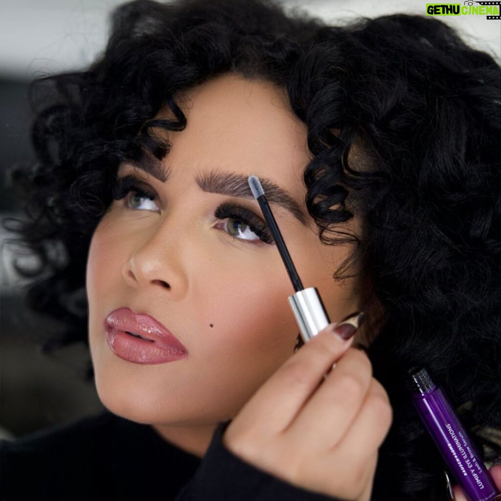 Jasmine Davis Instagram - #AD POV: you found a new serum that works simultaneously to help your lashes and brows look fuller. I have been on the hunt for a lash & brow serum that wouldn’t bother my sensitive eyes and is easy to apply on the go. After trying the new LUMIFY EYE ILLUMINATIONS Nourishing Lash & Brow Serum, my brows + lashes look healthy, nourished AND they look fuller after only 4 weeks. This is a must-try product! The full EYE ILLUMINATIONS collection is backed by the experts and Bausch + Lomb AND is hypoallergenic and non-irritating. Grab the Nourishing Lash & Brow Serum and the full EYE ILLUMINATIONS line in the eye care aisle (next to LUMIFY redness reliever eye drops) at mass retailers and online @lumify.eyes #LUMIFYEYEILLUMINATIONS Atlanta, Georgia