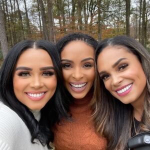 Jasmine Davis Instagram - mini november dump—like real mini 🦃

hair by @canvasbymo (cause y’all always in my DMs asking) 🤣

>swipe to the end to laugh 😭