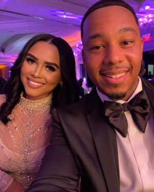 Jasmine Davis Instagram - 34th Annual “A Meal To Remember”🌹

Supporting @mealsonwheelsatlanta helping end senior hunger in Atlanta! 

#AMTR22 #theartofgiving