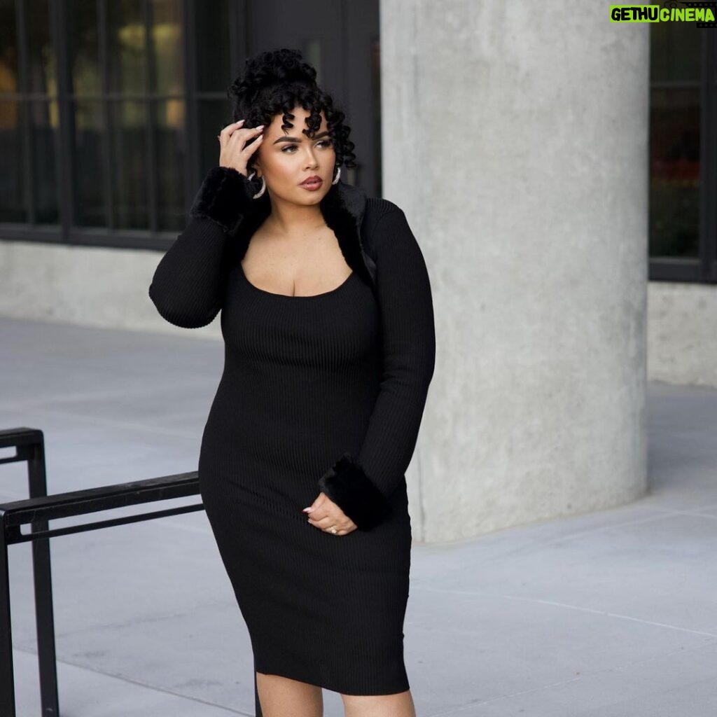 Jasmine Davis Instagram - the biggest flex, is that you didn’t flex ☕️ @fashionnovacurve #fashionnovapartner Atlanta, Georgia