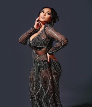 Jasmine Davis Instagram - thirty WON 🎈

📸 @cyndiibee_ 
outfit @fashionnovacurve 
makeup @ryansimsbeauty 
hair @exquisitebeautyllc

#birthdaygirl #birthdayyear #happybirthdaytome
