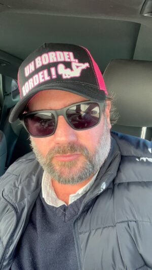 Jason Chicandier Instagram - J’ai la solution pour résoudre les conflits !