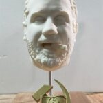 Jason Chicandier Instagram - La remontada les amis ! Merci aux fidèles. Honnêtement j’adorais nos salles remplies de punkaches mais à la longue ça devenait compliqué de tenter de faire marrer un mec en train de se pisser dans les poils. Y’a eu une phase de transition. Certains ont quitté le navire, je comprends…mais désormais je m’éclate ! Série, cinoche, mes petites émissions, les spectacles, les événements ! Enfin je sais pourquoi j’en ai chie ! Les salles sont à nouveau pleines, on s’éclate comme des gros batards. Plein de trucs sympas à vous montrer prochainement ! Du beau et du très très degueulasse (on a un ADN merde). Ce buste a été fait dans le cadre d’un pilote d’une série « Dragonal » où avec Mathou nous incarnons les gérants d’un centre d’addictologie avec pour seul leitmotiv que les patients ne guérissent jamais ! Passez un excellent week-end mes canards, je vous aime d’amou ! @mathou_cann @6tron_ @matschalk @allezpetitrouge @edgar_yves