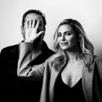 Jason Chicandier Instagram - Bon anniversaire à ma pote Clara ! Je m’étais entraîné comme un porc pour mon tchatcha et j’ai même perdu 300 grammes pour rentrer dans ma guêpière en panthère mais je me suis finalement fait recaler du casting de son show « Au 7ème »… mais qui sait ? Un jour vous verrez peut être un gros chat débarquer en plein milieu du show avec une cuisse de poulet dans la gueule en train de tenter de se lécher les coussinettes. Quel que soit ton âge tu ne les fais pas, le temps glisse sur toi comme l’eau sur les plumes d’un canard ! Pour paraphraser l’excellent Joey Starr, à vie tu resteras « la plus bonne de la plus bonne de mes copines ». A tout vite ma gueule. @claramofficiel @joeystar_r_dah_punkfunkhero crédit photo @guilhemcanal