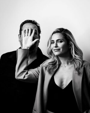 Jason Chicandier Instagram - Bon anniversaire à ma pote Clara ! Je m’étais entraîné comme un porc pour mon tchatcha et j’ai même perdu 300 grammes pour rentrer dans ma guêpière en panthère mais je me suis finalement fait recaler du casting de son show « Au 7ème »… mais qui sait ? Un jour vous verrez peut être un gros chat débarquer en plein milieu du show avec une cuisse de poulet dans la gueule en train de tenter de se lécher les coussinettes. Quel que soit ton âge tu ne les fais pas, le temps glisse sur toi comme l’eau sur les plumes d’un canard ! Pour paraphraser l’excellent Joey Starr, à vie tu resteras « la plus bonne de la plus bonne de mes copines ». A tout vite ma gueule. @claramofficiel @joeystar_r_dah_punkfunkhero crédit photo @guilhemcanal
