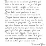 Jason Chicandier Instagram - J’adorerais voir une émission légère dans laquelle Édouard Baer partirait à la recherche des petits bonheurs simples un peu comme dans le livre « La première gorgée de bière ». La café croissant du matin, faire un gâteau en famille, la fête foraine, observer les habitués aux comptoirs d’un café de village, les marchés, dauber sur ses potes en bagnole avec sa femme, raconter des blagues un peu « olé olé », se lover devant un bon film, une bonne série. On a besoin de sa voix chaude et rassurante pour se dire qu’il y a plein de petits plaisirs simples, fédérateurs, conviviaux. Déjà je vais éteindre les chaînes d’info en continue et je vais acheter un bouquet à la Rami ! Je me suis réveillé attaché au radiateur à côté de Passe-Muraille et un paon…je suis certain qu’il y a une explication mais dans le doute, c’est plus simple de demander pardon ! @edouardbaer @paulineregz