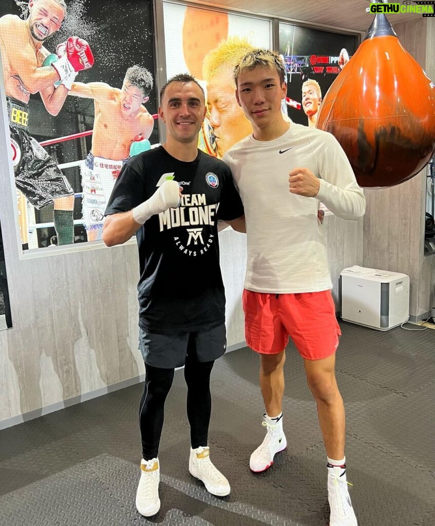 Jason Moloney Instagram - More great rounds today at the TMK gym in Osaka, Japan 🇯🇵 This time with featherweight prospect @kyonosukekameda Getting sharper every day!