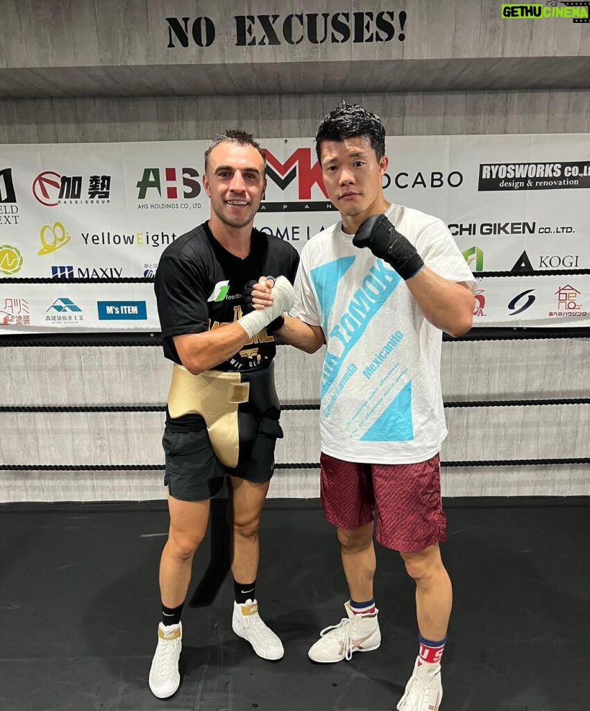 Jason Moloney Instagram - Awesome first sparring session done with former World Champion @tomokikameda over here in Osaka, Japan 🇯🇵 Going to be a great 3 weeks of training, perfect preparation for my World Title 🏆