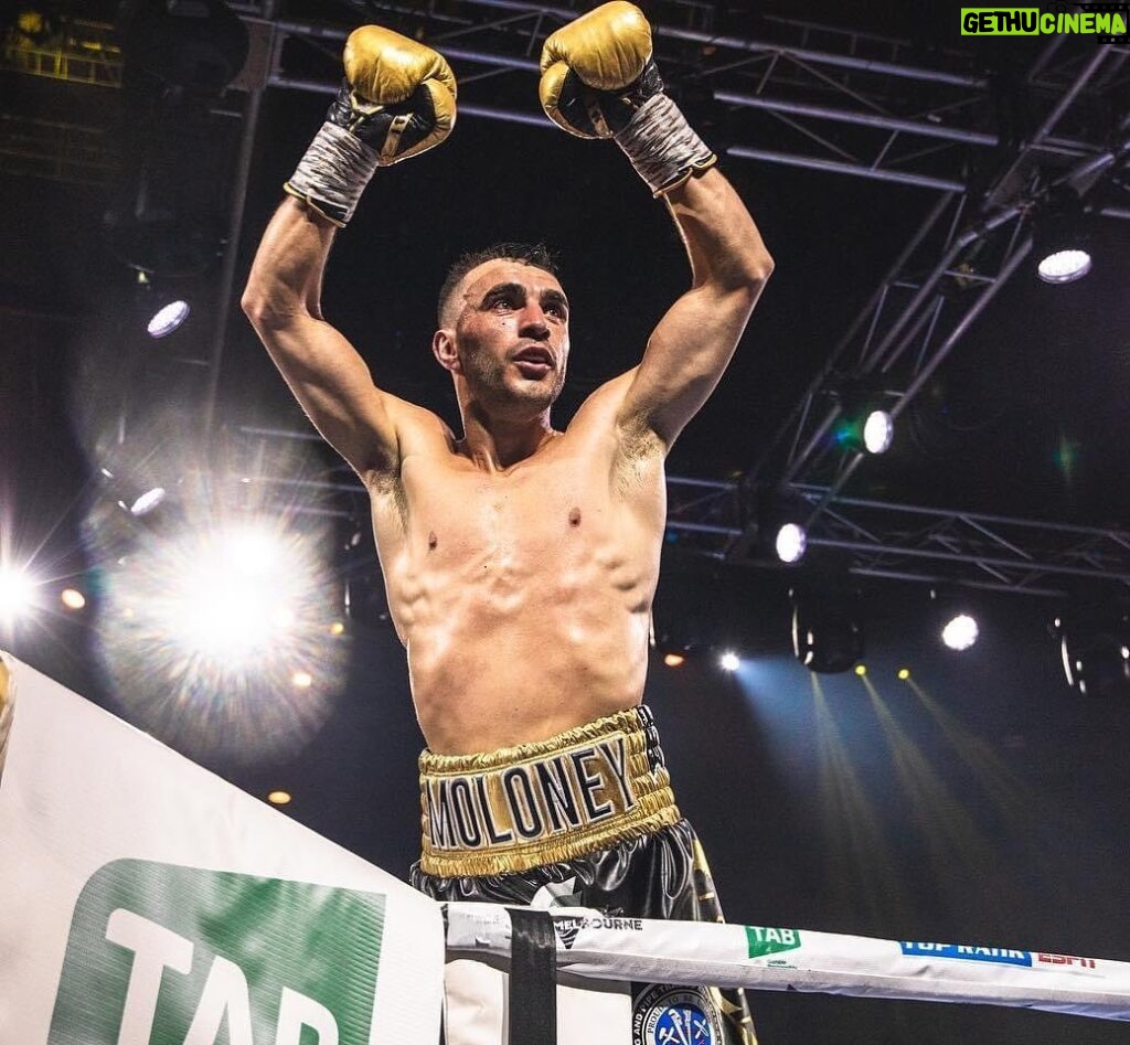 Jason Moloney Instagram - HAPPY NEW YEAR! 🥳🎉 Finished the year with 3 fights and 3 big wins. Ranked #1 in the World by both the WBC and the WBO. 2023 will be the year that I achieve my dream and become World Champion🏆 Huge thanks to my family, my team, my sponsors and everyone who helped make this year a success! @dragonfire_boxing @toprank @forest1au @ppteu @everlastaustralia @pain_away_australia @mjwbuildingworx @technologypeople @athleticsport_ @truehealthsolutionsau @bell_partners 📸 @boxingblvd