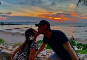 Jay Ryan Instagram - What a decade..here’s to the next! Wishing y’all a brilliant, prosperous, peaceful and rewarding 2020.. going to get my party on with the kiwi family. #NZFirstLight #NewYearGratitude