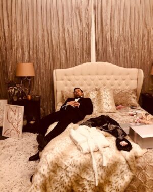 Jay Ryan Instagram - Sleeping through until ‘22 😴  #Creamerie streaming December 9th only on @hulu