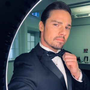 Jay Ryan Instagram - BIG LOVE going out to @rhiodhryk & @jrmalek flying the flag for our world premiere of THE FURNACE at the Venice Film Festival!! There with you in spirit fellas! 🎟🎬📽🎞🎥🇪🇬🇦🇺🇮🇹#venicefilmfestival2020 #maskon #cinema #wakandaforever #history