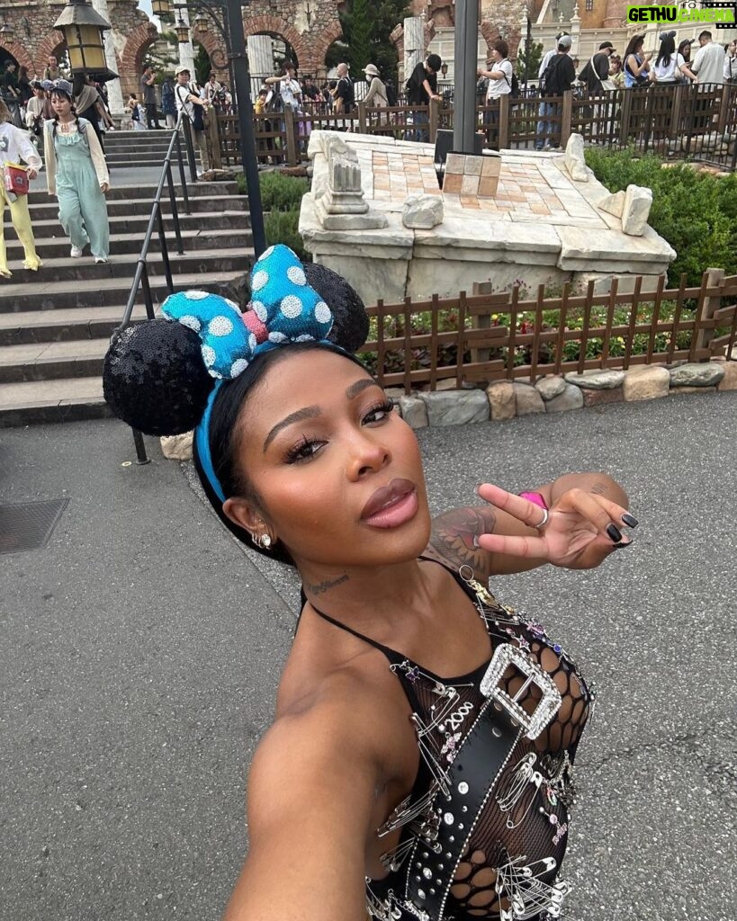 Jayda Cheaves Instagram - Only thing I have to worry about is adjusting to the time zones. 🏰 Tokyo Disneysea (東京 デイズニーシ
