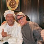 Jean-Claude Van Damme Instagram - Great time in Paris with @ronaldinho 😁👊🏼💪🏼#jcvd #ronaldinho #paris Cesar Paris Restaurant