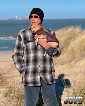 Jean-Claude Van Damme Instagram - Enjoying my Sunday in Belgium North Sea😎 🌊🌾#jcvd #belgium #northsea