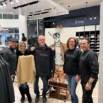 Jean-Marc Généreux Instagram - Merciiiiiiiiiii pour ce super 5@7 chez @m2boutiques en compagnie de @guilbo_art un artiste incroyable!!! Merci @jmanctil @charest.melodie @alex_sorin , @autreflea4fils Justine, Carole , Danny et Toutes et Tous qui sont venus encourager @academiezenith et Maryse Tessier, en achetant un article #OhlalaChihuahua Merciiiiiiiiiii @m2boutiques & @m2generation de croire, de s’investir avec autant de cœur de ce projet M/2 Boutiques Quartier DIX30