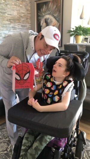 Jean-Marc Généreux Instagram - Merci ma chérie…pour ton beau cadeau pour la #fetedesperes …que tu as fait avec les préposées de @academiezenith 
C’est un privilège d’être ton papa, avec ton frère Vous êtes mes rayons de soleil.

#bonnefetedesperes messieurs, pour les plus jeunes et les plus vieux.

♥️♥️♥️