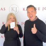 Jean-Marc Généreux Instagram - Très heureuse de m’associer à l’homme le plus actif du Québec, @jmgenereux !    Joignez-vous à nous et procurez-vous les Patchs Correction Dermo-Lift Yeux en pharmacie. C’est la solution pour réduire significativement l’apparence des ridules, rides, poches et cernes tout en effaçant les signes de fatigues. Attention: l’apparence du lifting du contour des yeux peut donner envie de danser !    Montrez-nous vos plus beaux pas de danse avec les Patchs en identifiant moi et @jmgenereux !🕺