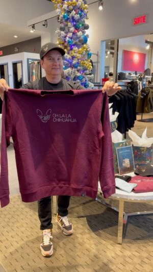 Jean-Marc Généreux Instagram - C’est bientôt Noël 🎁🎁🤩
Offrez en cadeau les accessoires #ohlalachihuahua 
🎁De nouvelles couleurs fraîchement arrivées de crewneck et t-shirt OH LA LA CHIHUAHUA!
Toute la collection est disponible en ligne au m2boutiques.com e 

Toute la collection est disponible en ligne au m2boutiques.com e
t dans les boutiques M/2 au Quartier DIX30 et à Boucherville!

Une partie des recettes est remise à la Fondation de l’ @academiezenith 

 Le temps des fêtes est un bon moment pour poser un beau geste 🙌🏻

#ohlalachihuahua
________________
It’s almost Christmas!
Give the gift of accessories or the brand new OH LA LA CHIHUAHUA crewneck and t-shirt colors! 

The entire collection is available online at m2boutiques.com and in M/2 boutiques in Quartier DIX30 and Boucherville! @m2boutiques 

A portion of the proceeds is donated to the Zenith Academy Fo
undation. The holiday season is a good time to make a nice gesture
#ohlalachihuahua