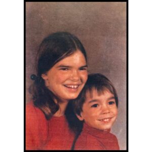Jeanne Tripplehorn Instagram - #nationalsiblingsday⁣
⁣
⁣
❤️ @fergadelics⁣
⁣