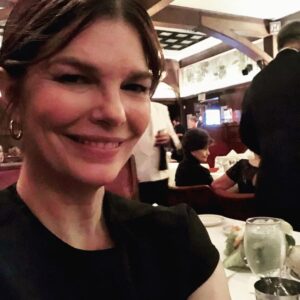 Jeanne Tripplehorn Instagram - The cat that drank the martini...⁣
⁣
⁣
Congratulations and happy 100 years to the one and only, Musso & Frank Grill in Hollywood. Such a celebration Friday night. What a swell party it was. Hurray for Hollywood! Here’s to the next 100!
⁣
September 27, 2019
