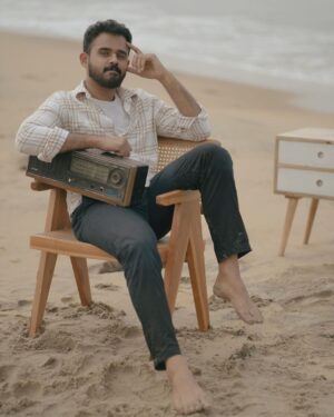 Jeevan Mammen Stephen Instagram - 🌊☀️
.
.
.
.
Concept & 📸 : @bijunarayan__ 
Art: @thisisbyrahulramesh 

#christmas #post #beach #sunshine #photoshoot