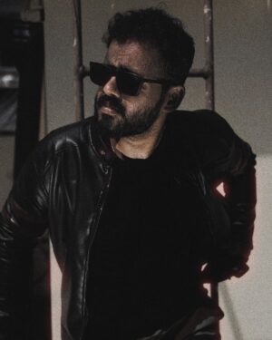 Jeevan Mammen Stephen Instagram - Back In Black👽  #black #behindthescenes 
📸 @thisisbyrahulramesh @binoy.jo1