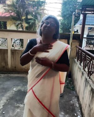Jeevan Mammen Stephen Instagram - "Illa nammal aarum chirikkillaa" 🤣🤣🤣 

#karikku #funtimes❤️ #behindthescenes #Bhavaniamma #thiruvonam
