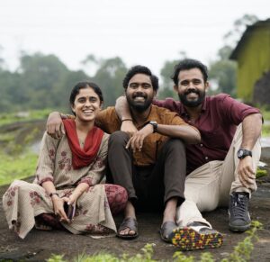 Jeevan Mammen Stephen Instagram - അവരന്നും ഇന്നും ❤️
.
.
.
.
@annu.antony & @kiranviyyath 
.
.
📸: @rohit_krish

#behindthescenes #priyapettavanpiyush #karikku_fresh #friendsforever